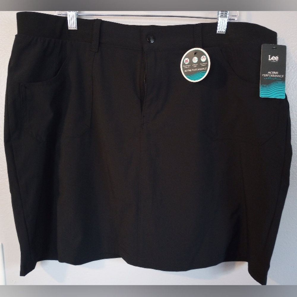 Women's 18 black athleisure skort/shorts NEW WITH TAGS